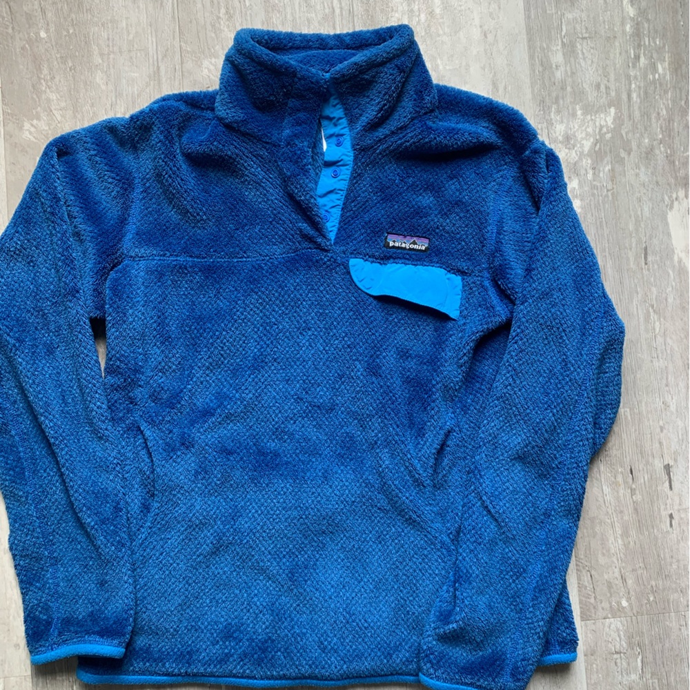 Women’s Patagonia pullover size medium.
